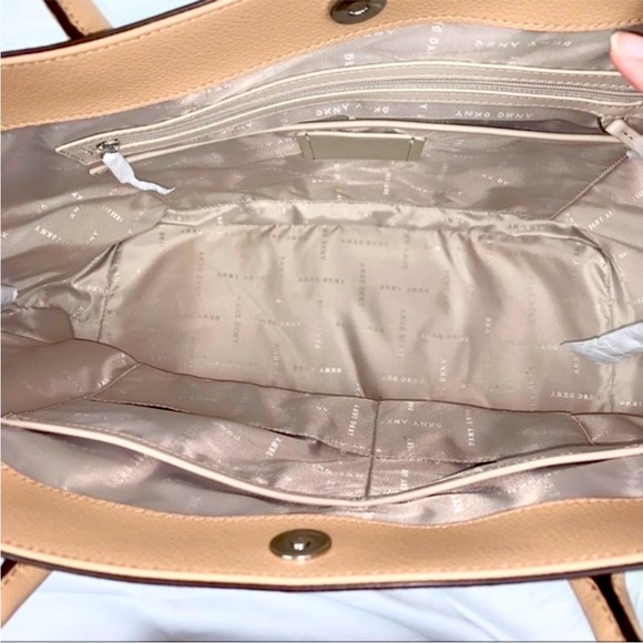 DKNY HUTTON  BEIGE WOMEN TOTE (SOLD!!!) - Picture 5 of 8